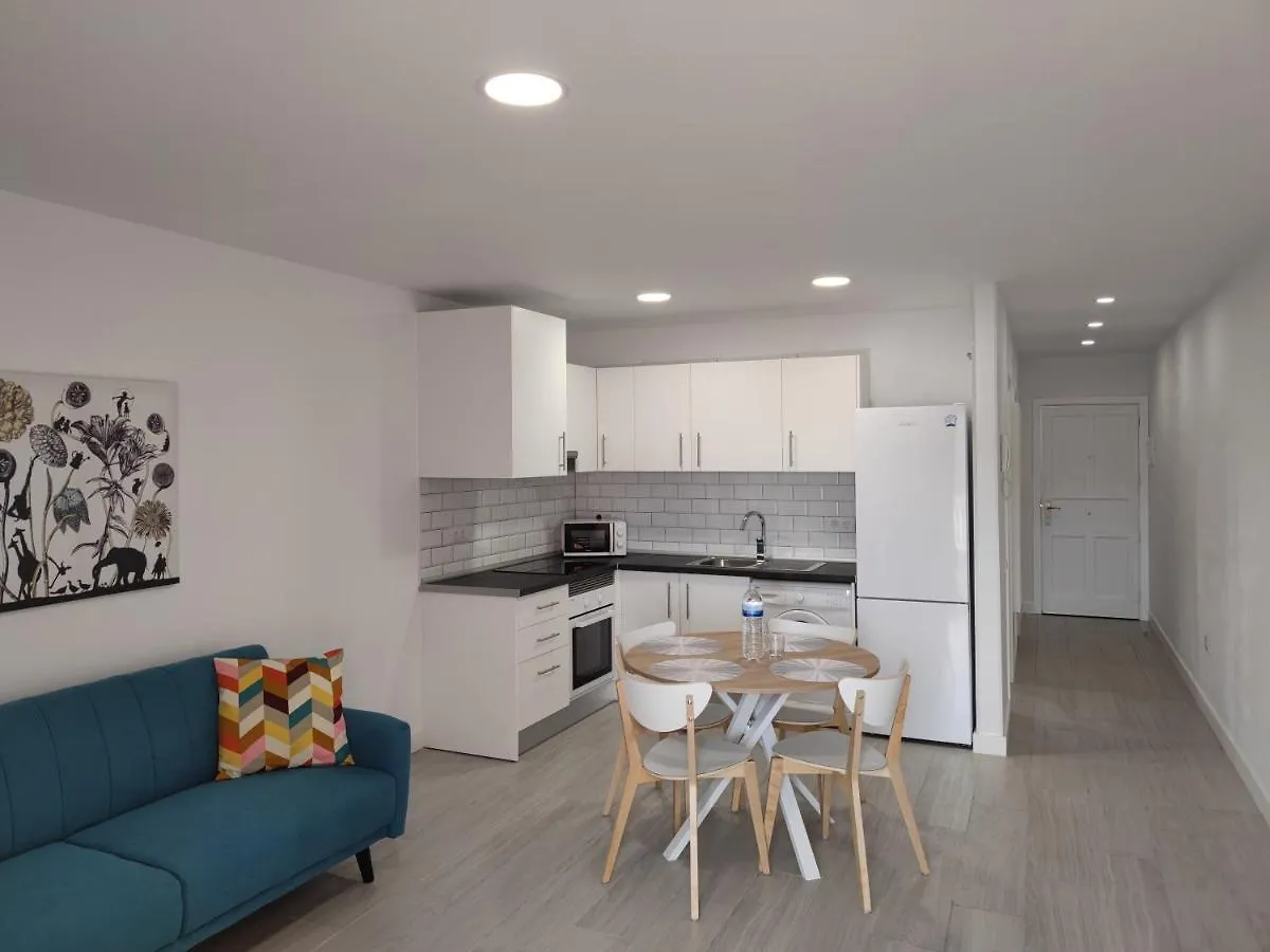 Comfortable Apartment Los Cristianos. Free Wifi. 阿罗纳