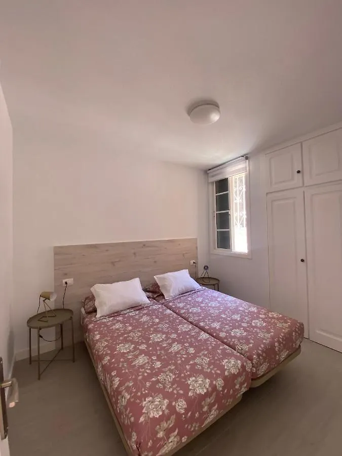 Comfortable Apartment Los Cristianos. Free Wifi. 阿罗纳