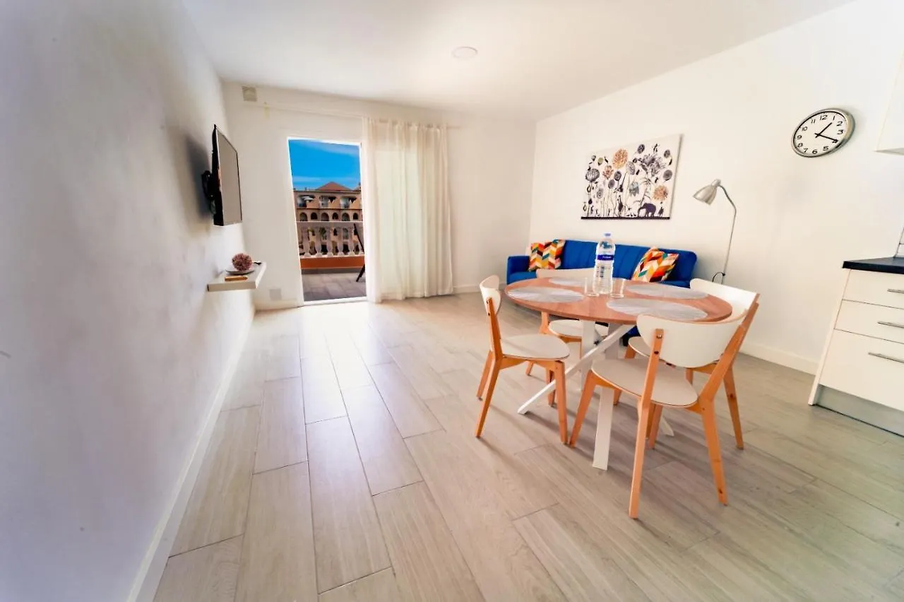 Comfortable Apartment Los Cristianos. Free Wifi. 阿罗纳